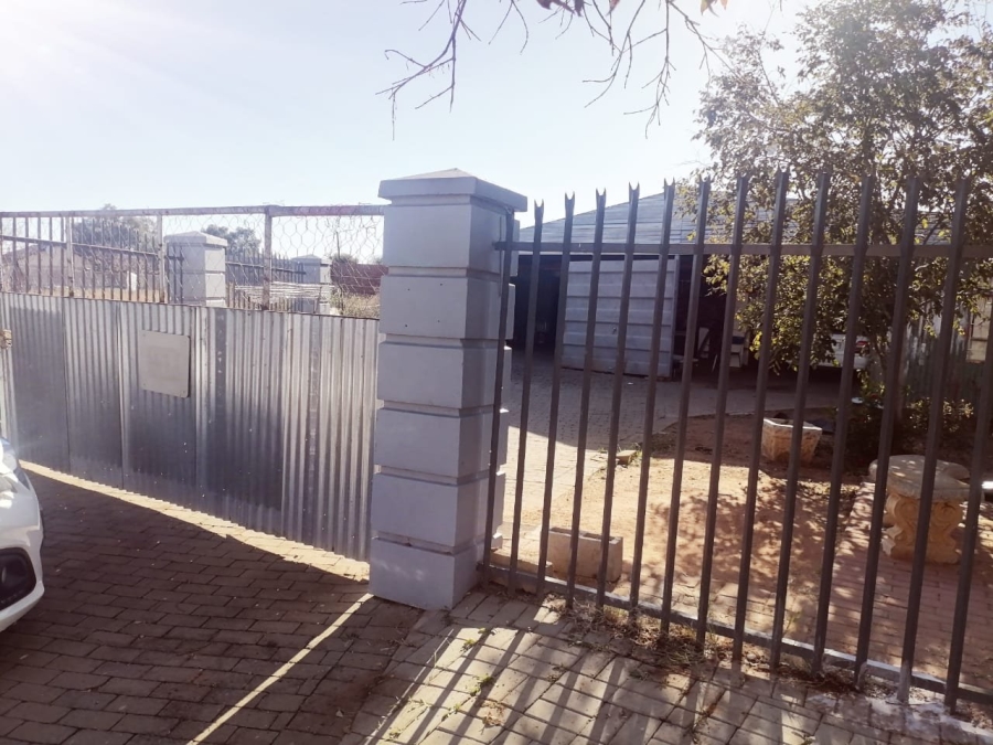 2 Bedroom Property for Sale in Lourierpark Free State